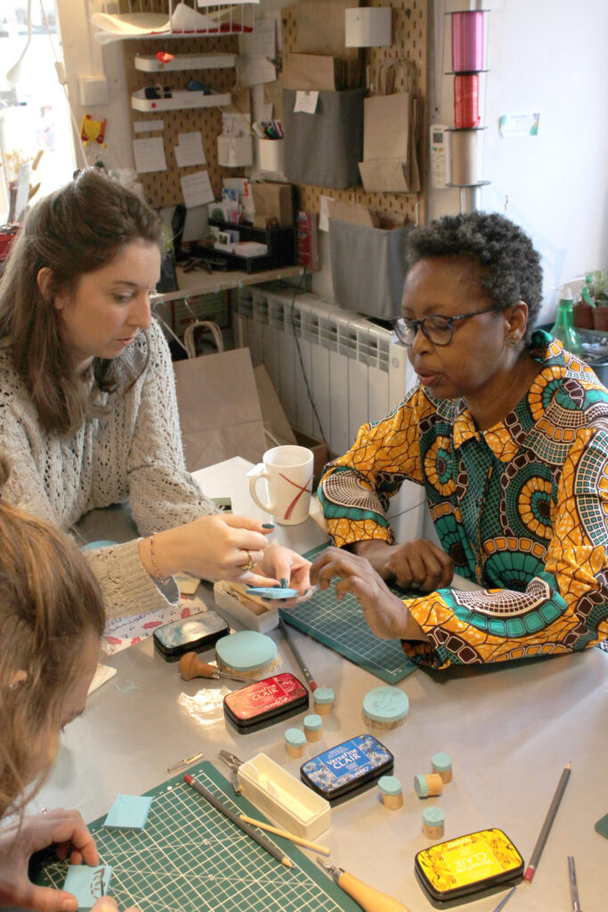 Graver un tampon, ateliers créatifs