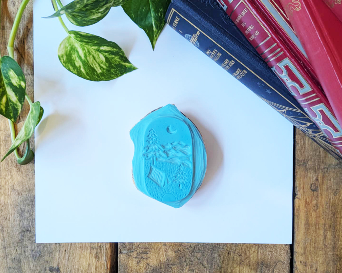 Tampon ex-libris « tente » personnalisable – Gravé à la main à Lyon sur bois flotté – Image 5